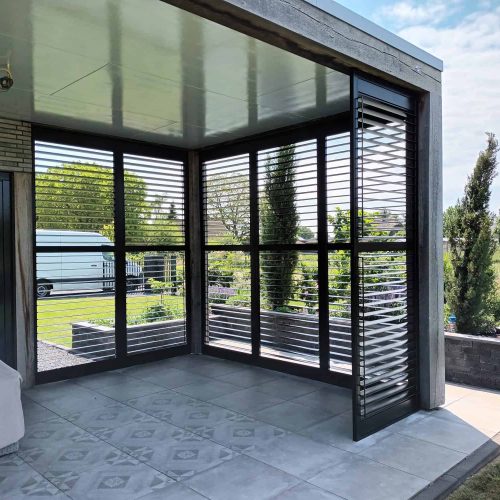zwarte shutters